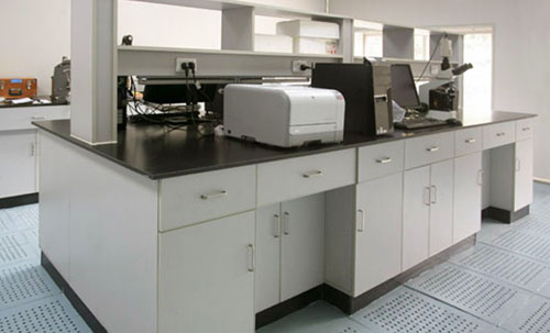 全木實驗臺臺面采用12.7mm厚美國威盛亞實芯理化板 全木實驗臺臺面采用12.7mm厚美國威盛亞實芯理化板